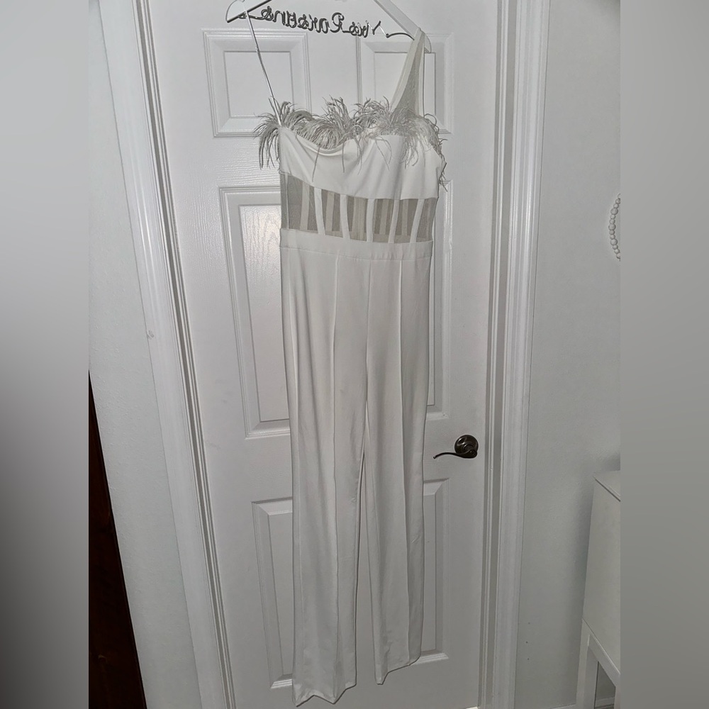 White jumpsuit. Fashion Nova size M. Worn twice. Feathers on the top.
